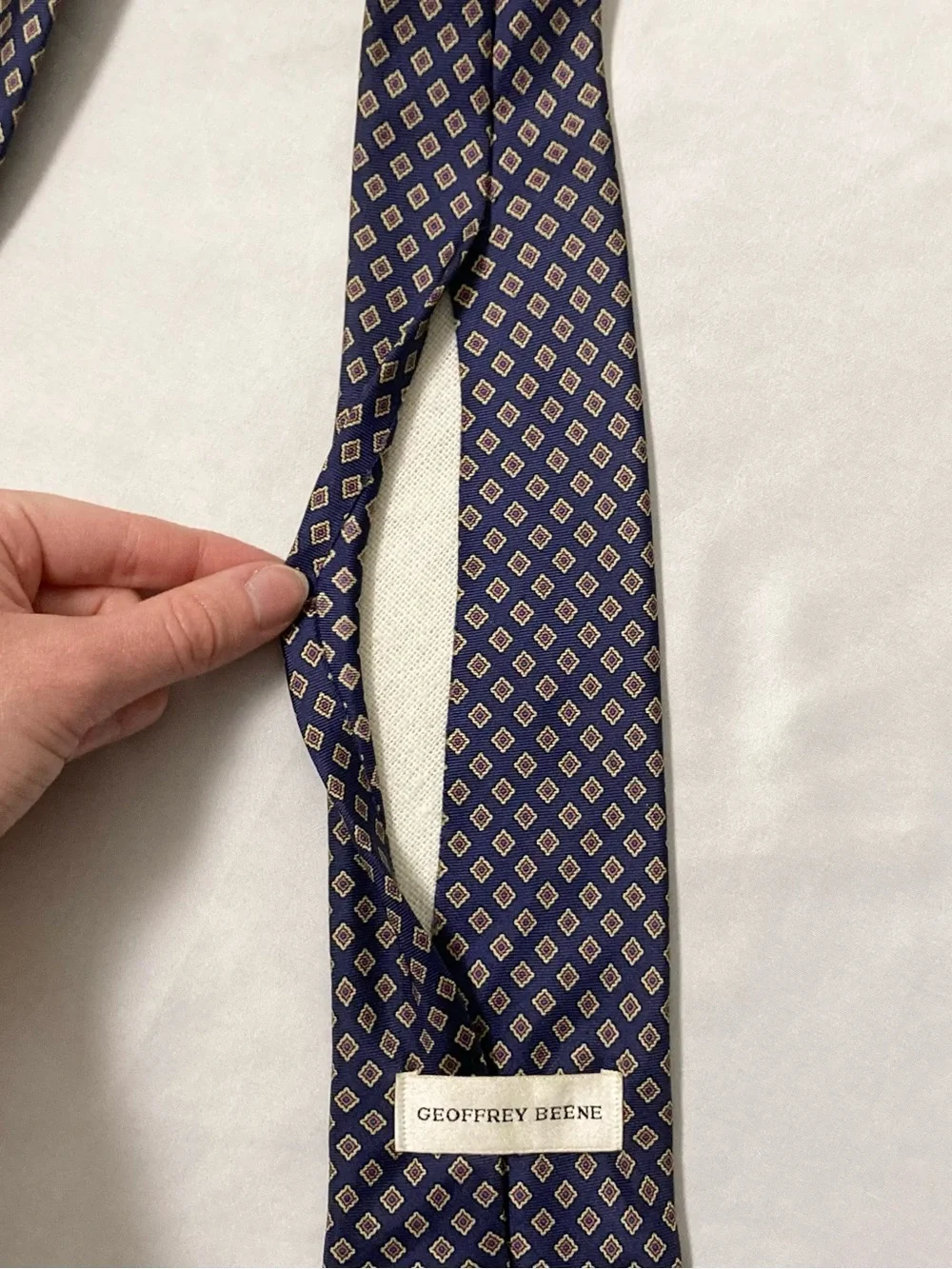 ⭐️ Geoffrey Beene Navy Blue Diamond Pattern 100% Silk Necktie